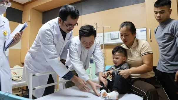 Phẫu thuật miễn phí cho trẻ em khuyết tật